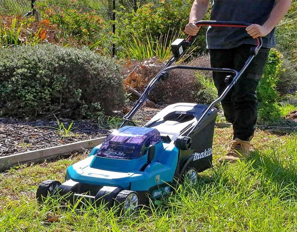 tondeuse-a-gazon-makita-dlm382pt2-38cm-2x18v